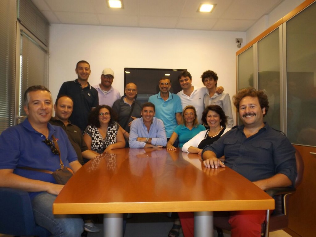 La_segreteria_del_circolo_Rinascita_Democratica[1]